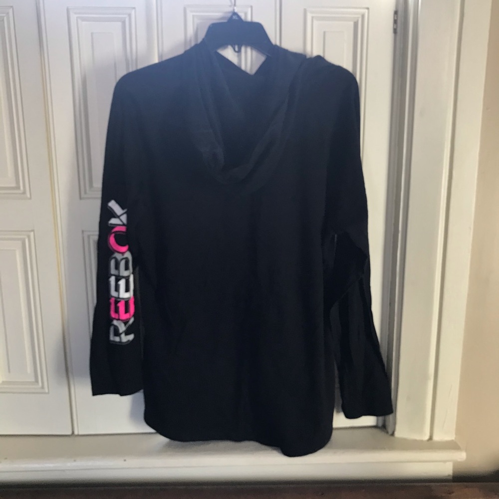 Long-sleeve tshirt with hood